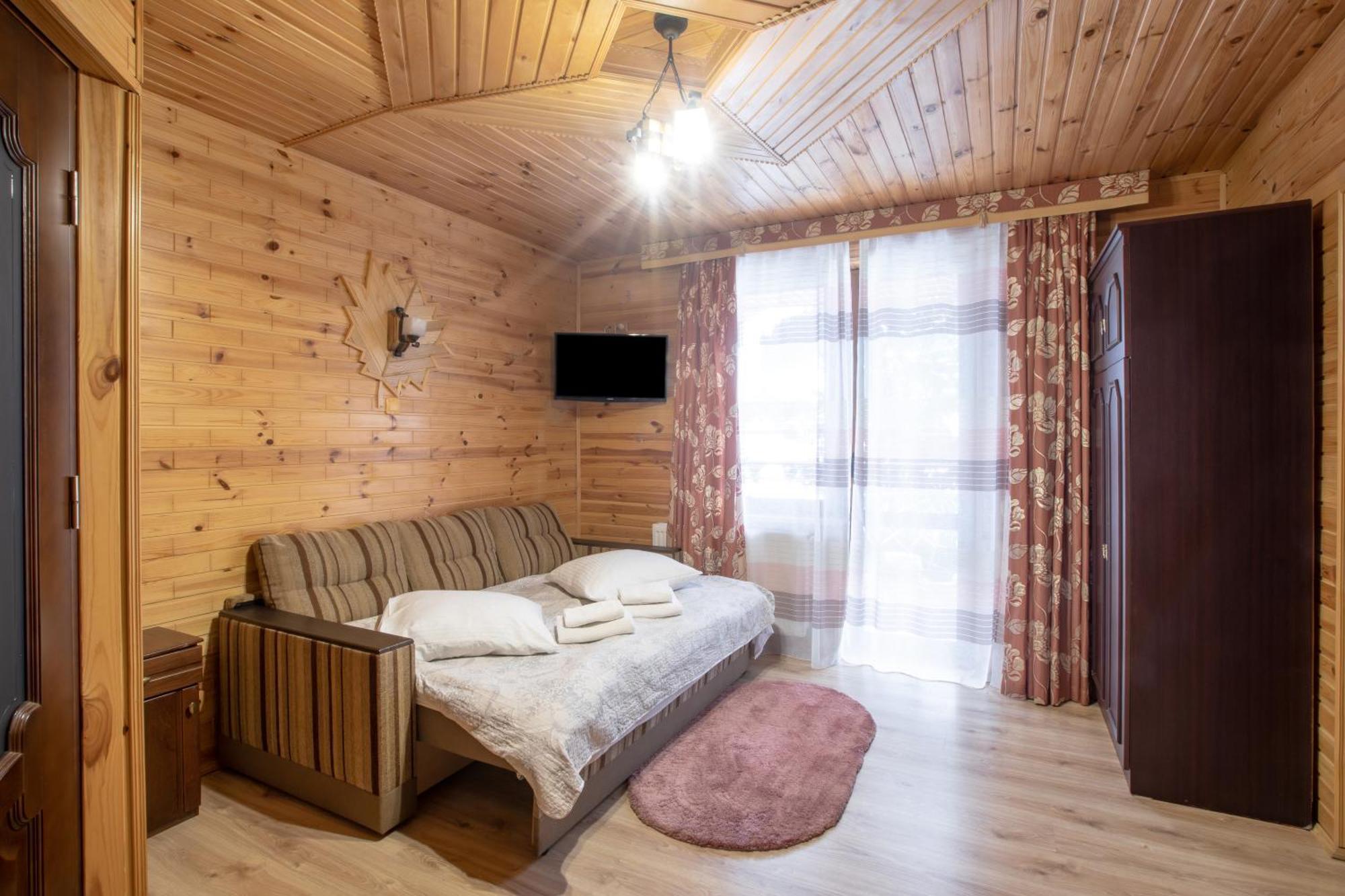 Hotel U Halyny *